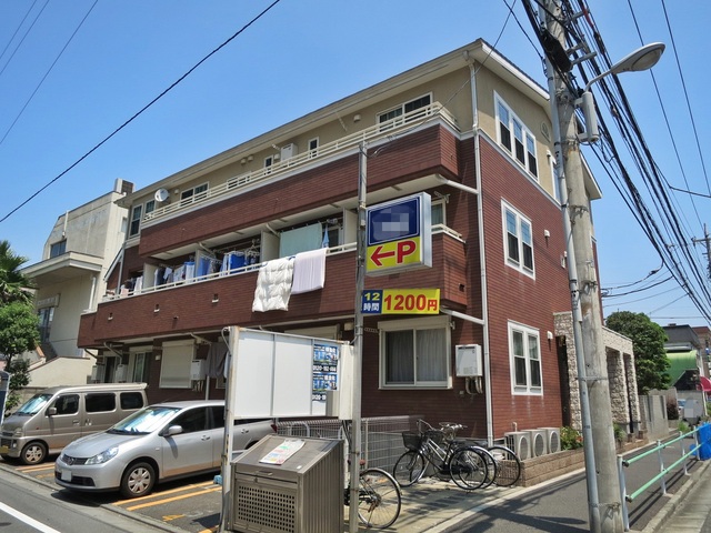 建物外観　レンガ風の色調がオシャレな外観♪
