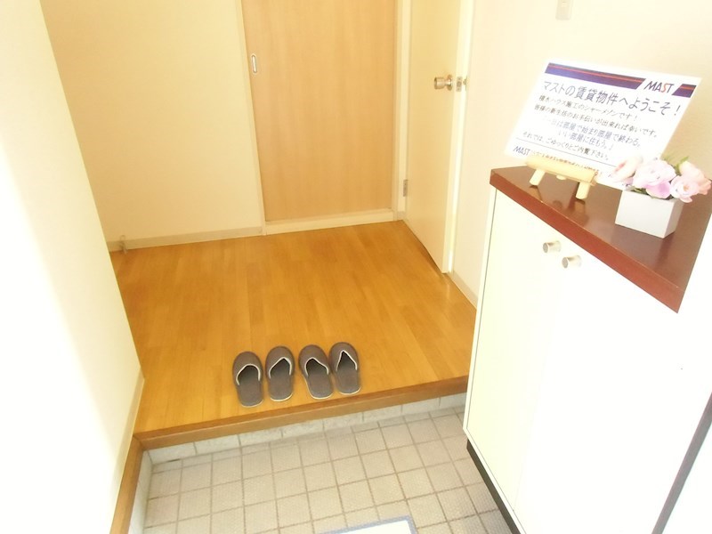 玄関　スペースにゆとりのある玄関ホール