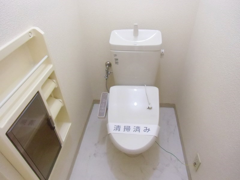 トイレ　トイレも温水洗浄便座2018年交換済みです。
