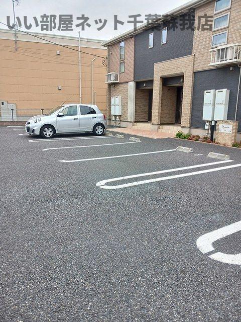 駐車場　駐車場に車を止められます