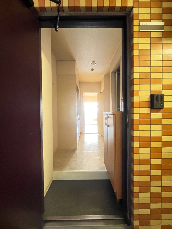 玄関　※別部屋参考写真