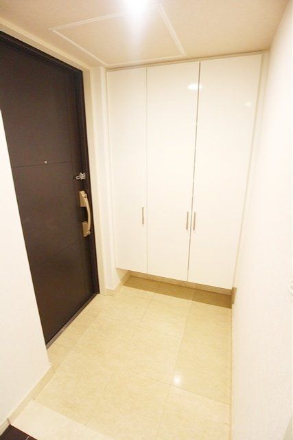 玄関　お部屋探しは株式会社　タウンハウジング　までお気軽にお問合…