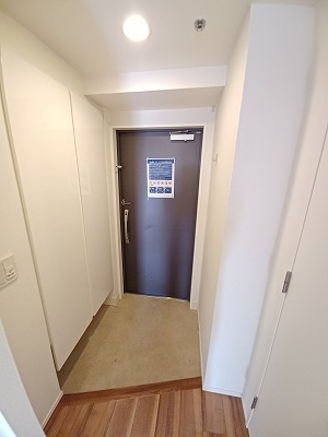玄関　※別部屋参考写真