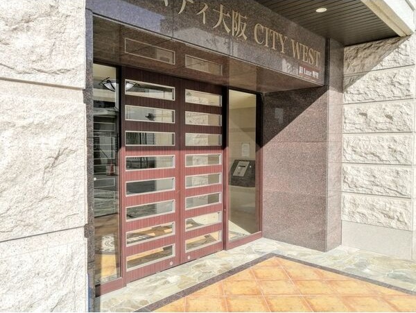 エントランス　建物の内部です