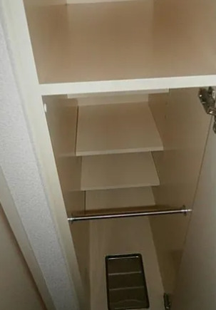 玄関　別部屋の画像を使用しております。