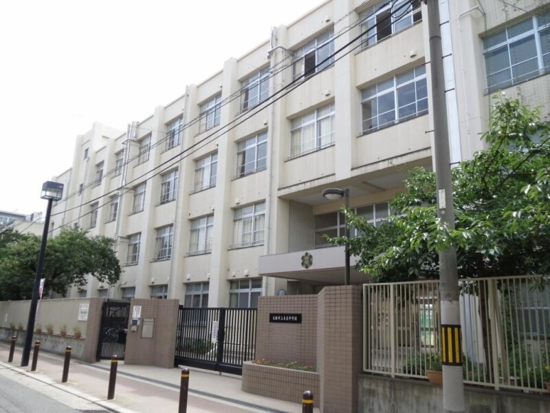 中学校　大阪市立本庄中学校（中学校）まで555m