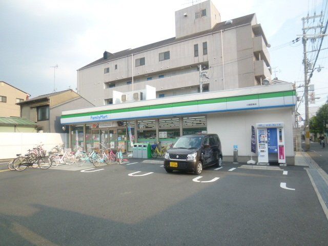 コンビニ　ファミリーマート小路駅東店（コンビニ）まで262m