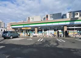 コンビニ　ファミリーマート札幌平岸4条店（コンビニ）まで374m