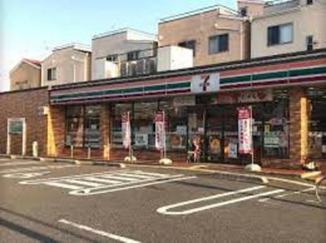 コンビニ　セブンイレブン摂津鳥飼野々1丁目店（コンビニ）まで379m