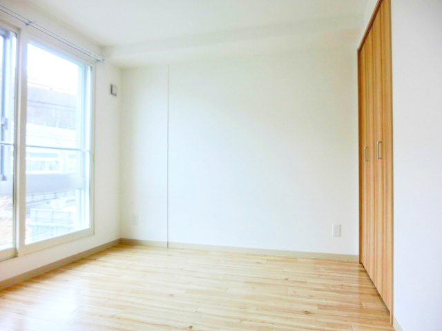 その他部屋・スペース　リビングに隣接した洋室になっています♪