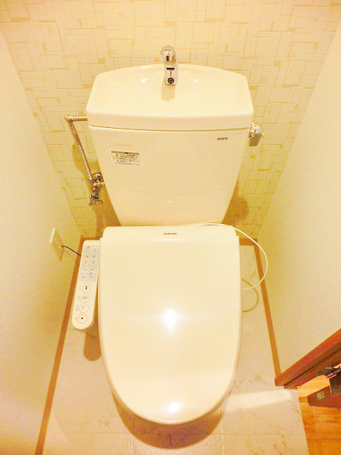 トイレ　ウォシュレット付きトイレで、気持ちよくお使いいただけます♪