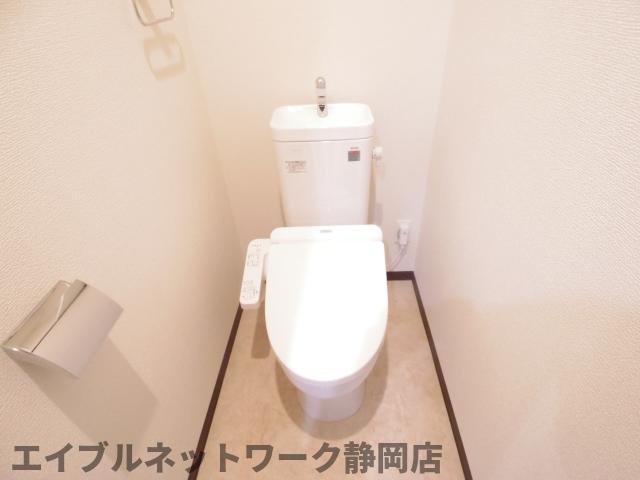 静岡鉄道静岡清水線 新静岡駅 徒歩11分 5階建 築7年のトイレ写真