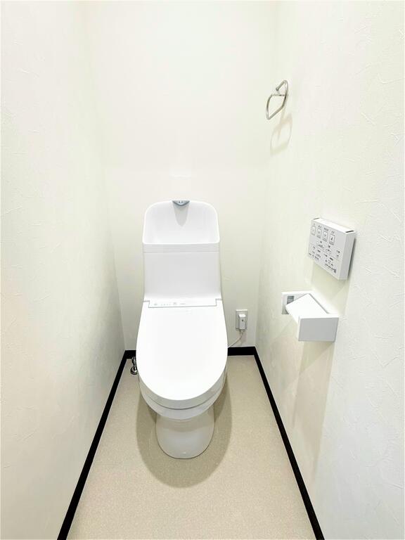 京急本線 大森町駅 徒歩2分 3階建 築2年のトイレ写真