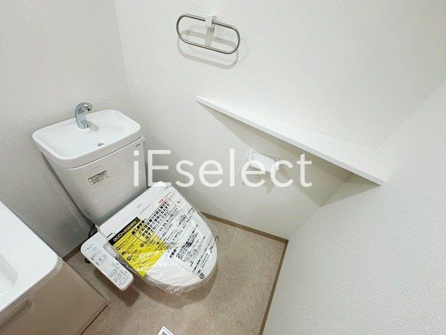 トイレ　温水洗浄便座付きのトイレ