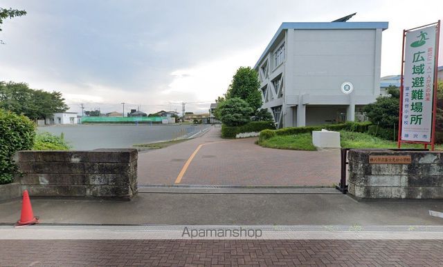 小学校　藤沢市立富士見台小学校（小学校）まで2852m