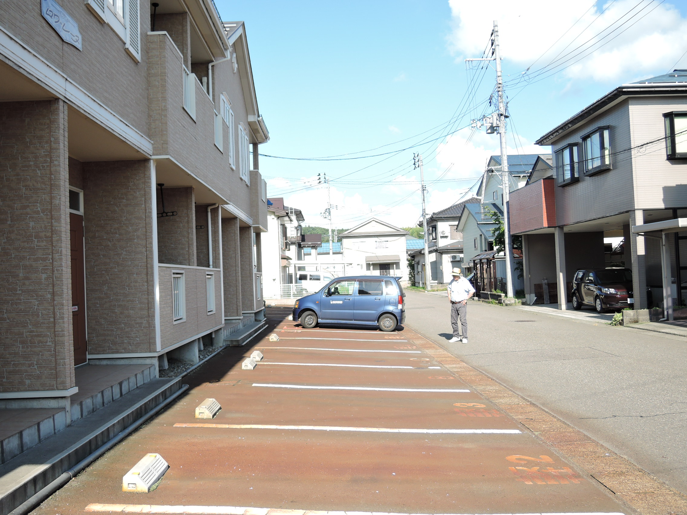 【ロワレーヌの駐車場】