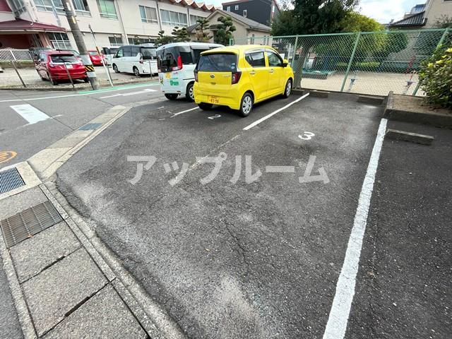 【ハイツサンシティの駐車場】