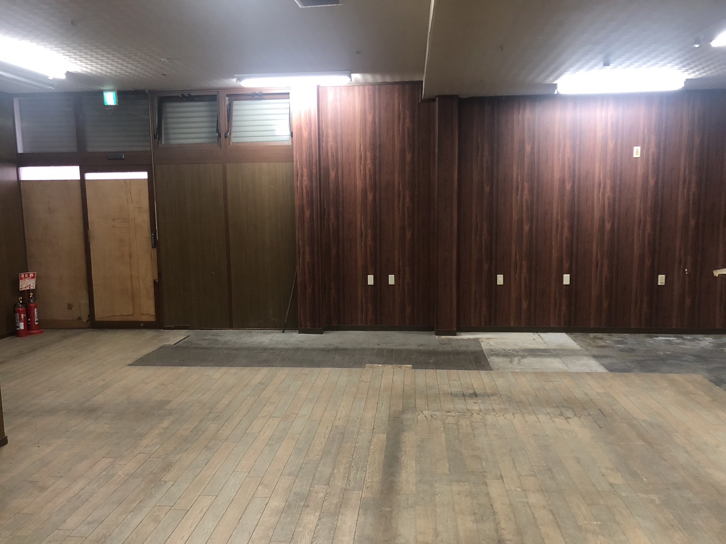 フジ商ビル1階の居間写真