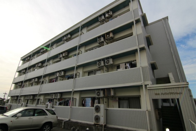 下関市生野町のマンションの建物外観
