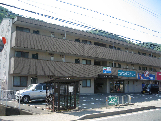 宍粟市山崎町三津のマンションの建物外観