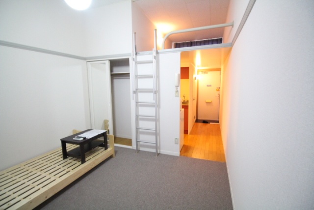 居室・リビング　写真は別号室のものです。