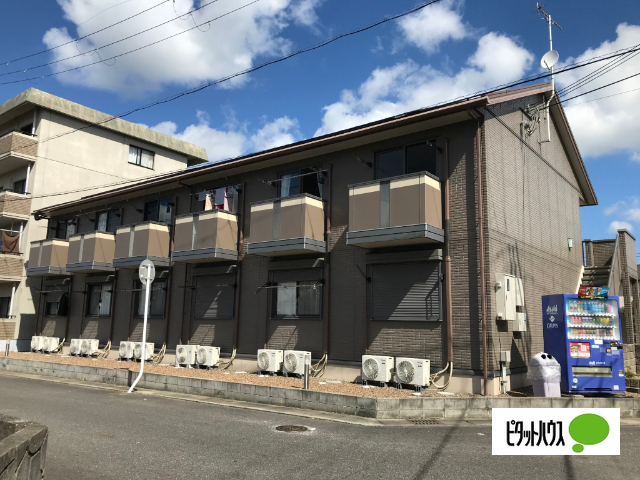 湖南市平松北のアパートの建物外観