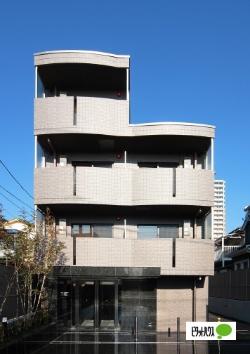 ルーブル駒沢大学参番館の建物外観