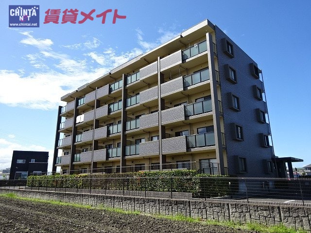 伊勢市田尻町のマンションの建物外観