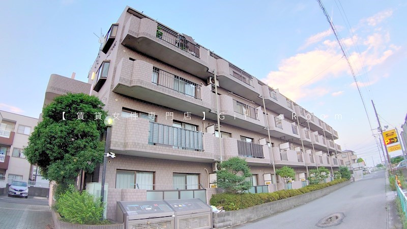 【吉川市保のマンションの建物外観】