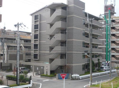 京都市西京区松室吾田神町のマンションの建物外観