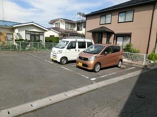 【レオパレスＲｙｕの駐車場】