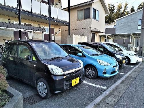 【さいたま市岩槻区城町のアパートの駐車場】