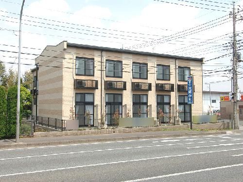 【さいたま市岩槻区城町のアパートの建物外観】