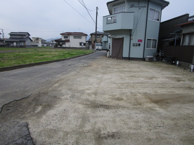 【福山市駅家町大字万能倉のアパートの駐車場】