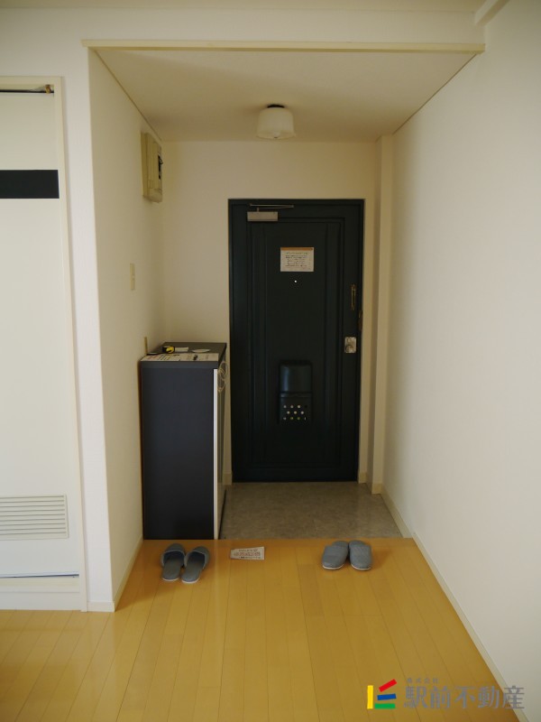 玄関　写真は別部屋