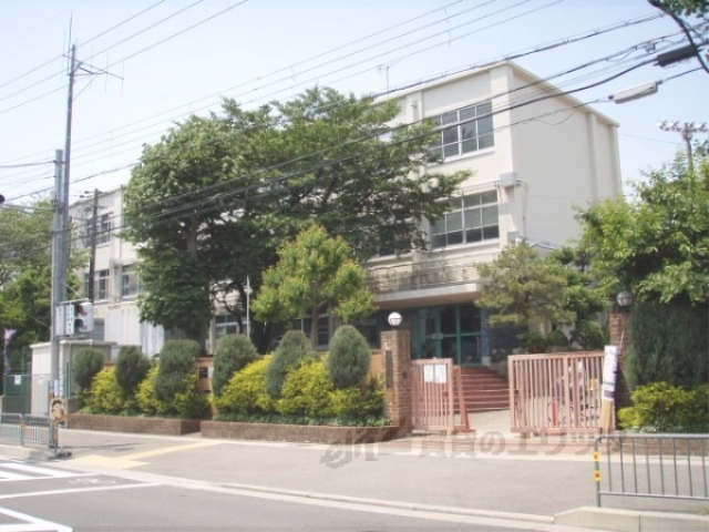 【京都市山科区大宅御供田町のマンションの小学校】