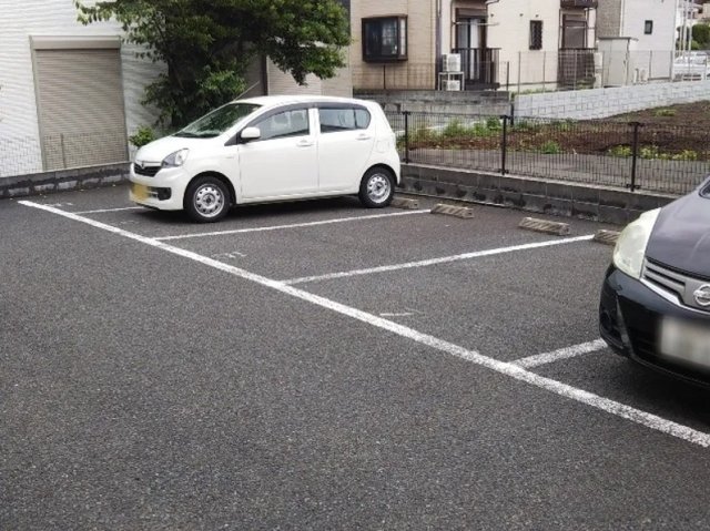 【横浜市戸塚区原宿のマンションの駐車場】