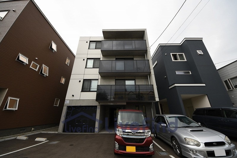 札幌市豊平区豊平一条のマンションの建物外観