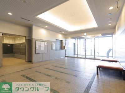 【中央区新川のマンションのロビー】