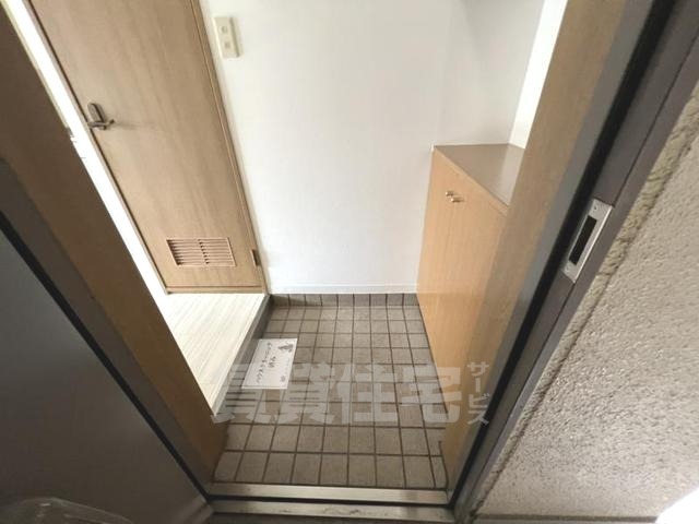 【大阪市淀川区三津屋南のマンションの玄関】