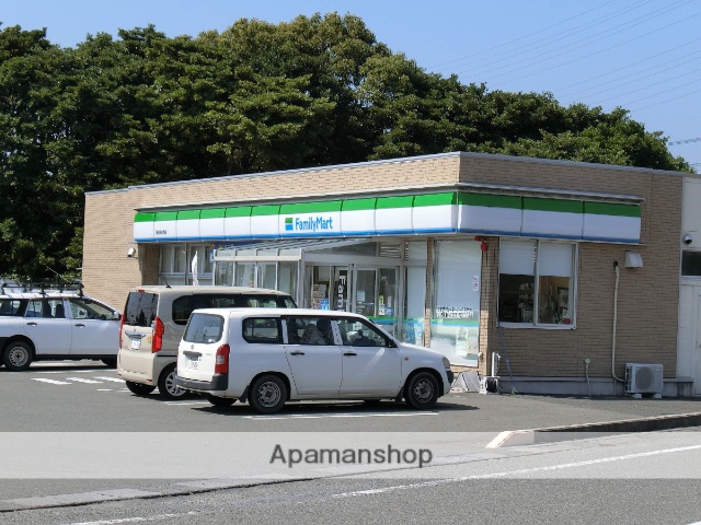 コンビニ　ファミリーマート（コンビニ）まで889m