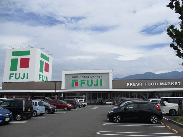 スーパー　フジ新居浜駅前店様（スーパー）まで800m