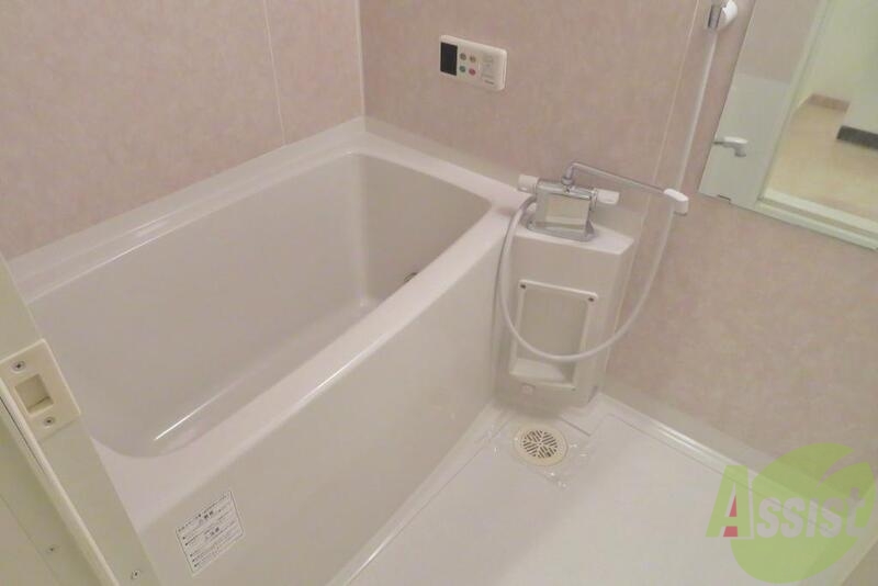 バス・シャワールーム　お風呂は給湯・追い焚きも付いております。