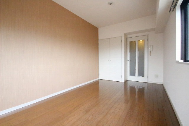 居室・リビング　同物件別室です。