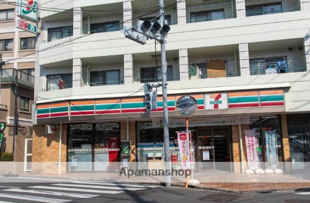 コンビニ　セブンイレブン（コンビニ）まで1048m