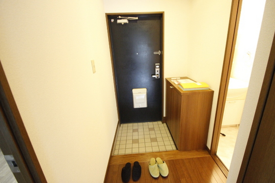 玄関　※別部屋の写真です