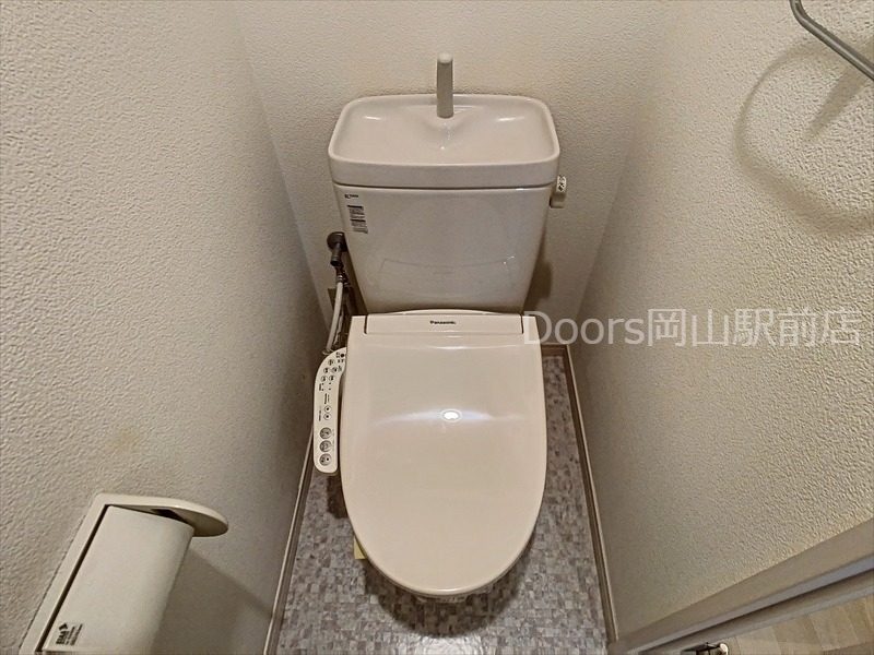 トイレ　別室の写真になります。