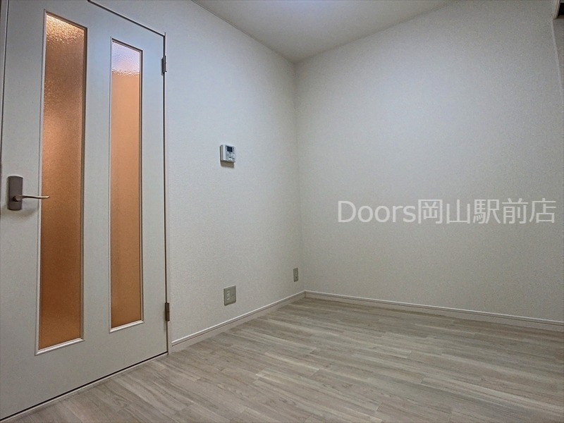 居室・リビング　別室の写真になります。