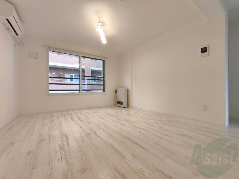 居室・リビング　白を基調とした明るい印象のお部屋になっています！