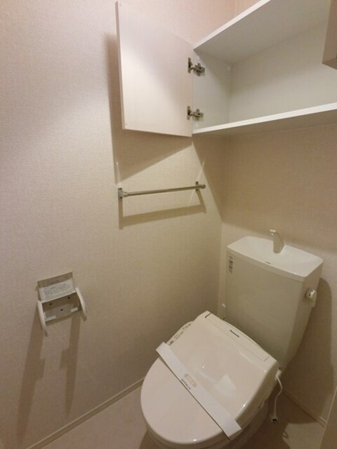 トイレ　温水暖房便座付きトイレ